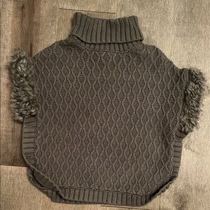 EUC 2T toddler cape khaki color Smoke free